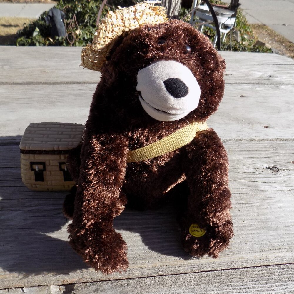 GEMMY INDUSTRIES FISHERMAN WORN HAT Fish Basket plush animal stuffed animal READ